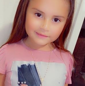 Meet your Posher, Estella